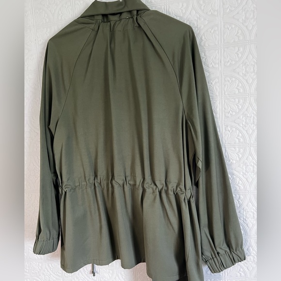 ELIZABETH&JAMES | Olive Windebreaker - Picture 6 of 6